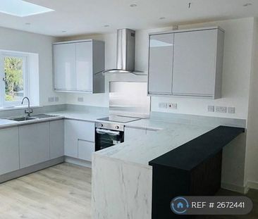 3 bedroom end of terrace house to rent - Photo 2