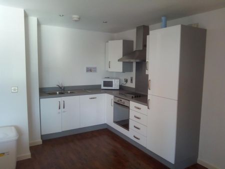 2 bedroom flat to rent - Photo 2