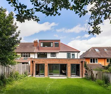 Ullswater Crescent, London, SW15 - Photo 2