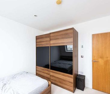 Cornell Square, Nine Elms, SW8 - Photo 1