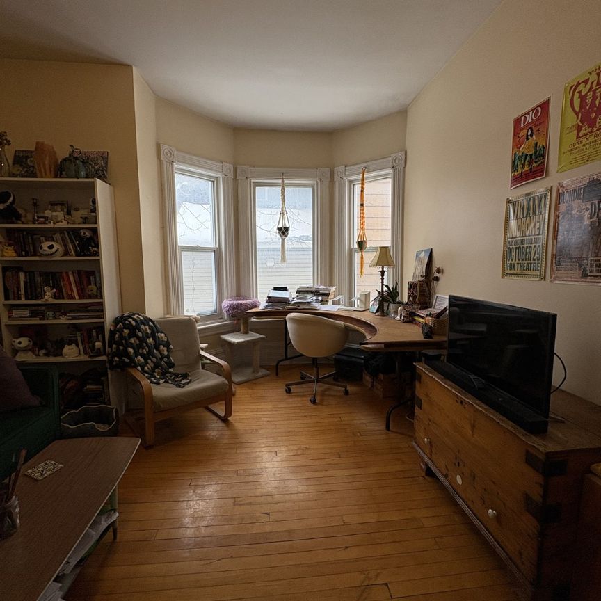 253 Bronson Avenue - 102 - Photo 1