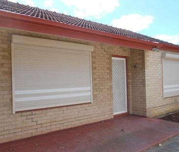 Lovely Three Bedroom Home! - Photo 5