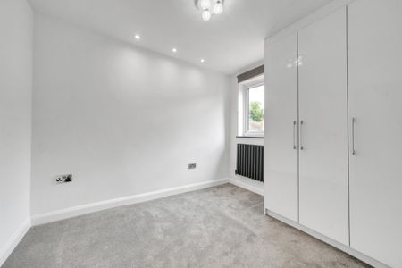 Landseer Avenue, East Ham, London E12 - Photo 4