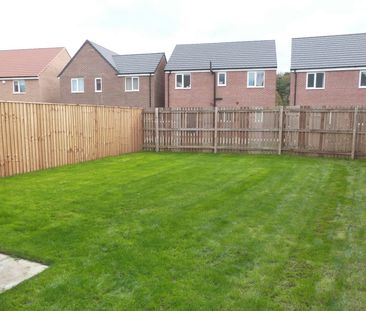 Semi-detached house to rent on - Photo 2