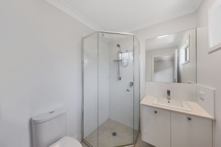 Boutique Three Bedroom ,Three Bathroom Unit in Bushland Setting with Complex Pool - Photo 2