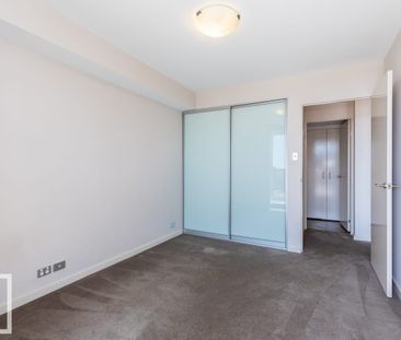 Resort-Style Living at Royale Apartments - Photo 4