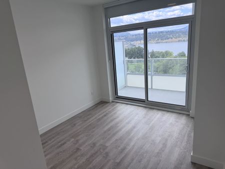 Luxury 3 Bed + Den Condo at Water Street by the Park - Photo 5