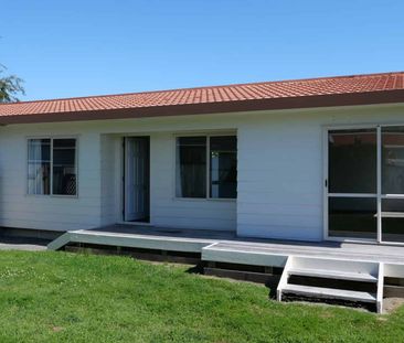 Charming Three-Bedroom Home in Paraparaumu Beach - Photo 4