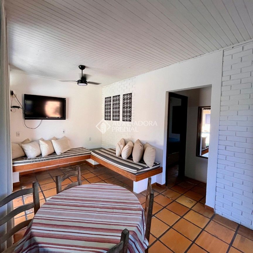 Casa em Condomínio com 1 quarto e 38m² para alugar em Lagoa da Conceição, Florianópolis. - Photo 1