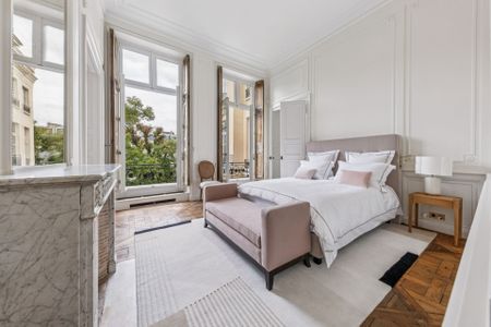 Location Appartement Paris 6 5 Pièces 242 m² - Photo 3