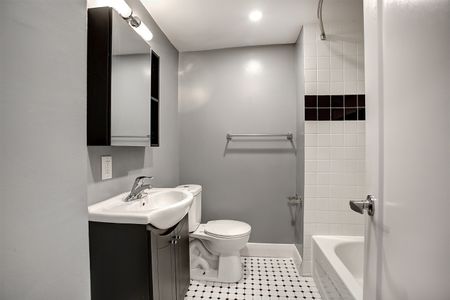 The Kingsview — Parkdale Studio (Bachelor) - Photo 2