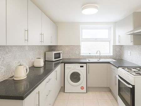 Room in a Shared House, Alpha Street, M6 - Photo 3