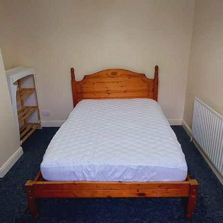 1 bedroom in a house share to rent - Photo 1