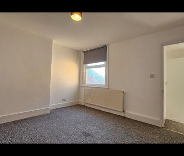 1 Bed Flat, Long Lane, N3 - Photo 2