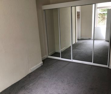 1 Bed Terraced House, Hermand Terrace, EH11 - Photo 2