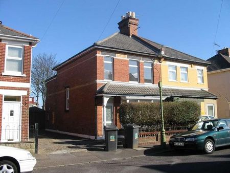 Bedroom Semi Detached House In Winton, BH9 - Photo 5