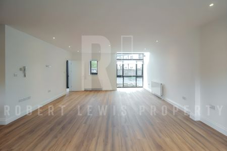 Detached two Bedroom House – East End Road London, N2 0FE - Photo 2