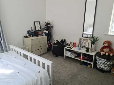 Modern 1 bed Flat in Central location - Photo 2