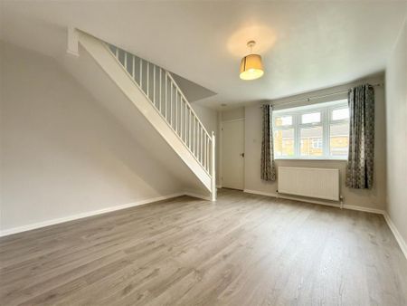 2 bedroom semi-detached house to rent - Photo 4