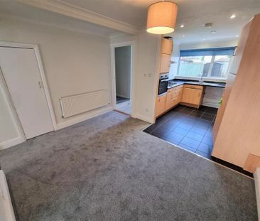 3 bedroom end of terrace house to rent - Photo 6