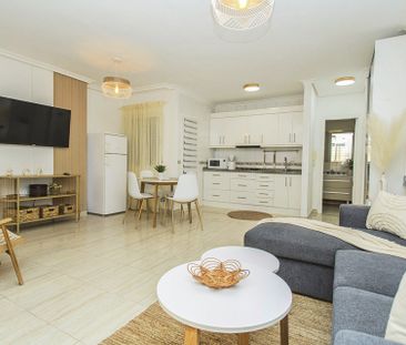 Fantastic 2 Bed Apartment for Short Term Rental in Torrevieja - Photo 2