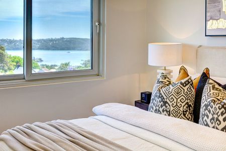 Stunning Renovated 2 Bedroom Apartment - Photo 2