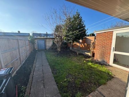 3 bedroom terraced house to rent - Photo 3