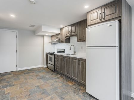 For Lease - 72B Dunning Avenue, Aurora, Ontario - Photo 4