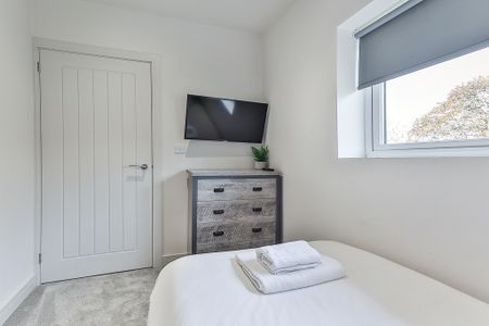 3 Bed Semi-Detached House, Ravenscroft Road, S13 - Photo 2