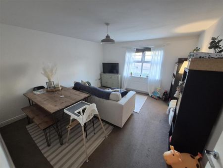 2 bedroom flat to rent - Photo 3