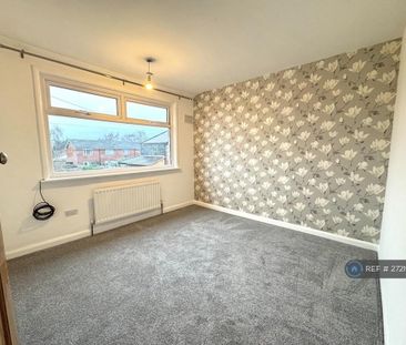 3 bedroom semi-detached house to rent - Photo 5