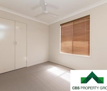 STYLISH, MODERN & SPACIOUS HOME - Photo 3