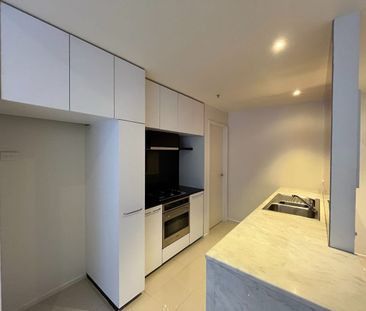 Modern unfurnished Two-Bedroom Apartment in the Heart of Melbourne - Photo 2
