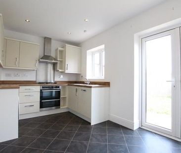 2 bedroom semi-detached house to rent - Photo 4