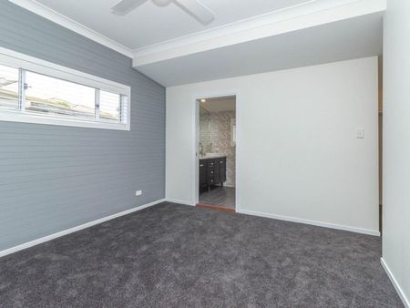 AT HOME IN HAMILTON - Photo 3