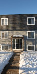 Fully Renovated 2 Bedroom, 1 Bathroom Apartment! - Photo 4