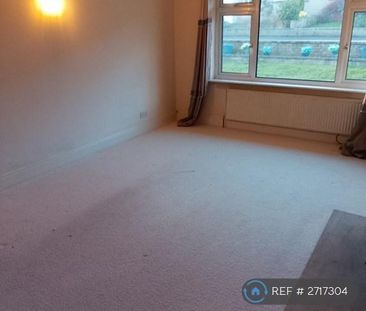 4 bedroom semi-detached house to rent - Photo 3