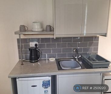 Studio to rent - Photo 1