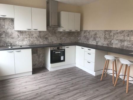 2 bedroom flat to rent - Photo 3