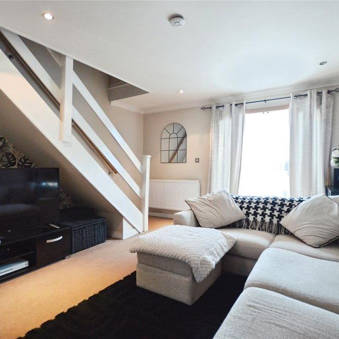 2 bedroom end of terrace house to rent - Photo 1