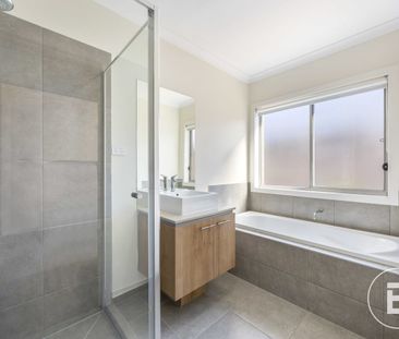 MODERN FOUR BEDROOM FAMILY HOME IN DESIRED SUBURB - Photo 2