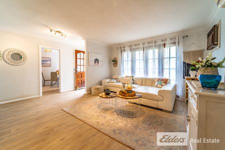 Charming home with a Pool *Chemicals are at tenants expense* - Photo 2