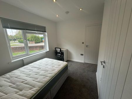 5 Bed Semi-Detached House, Sheriff Avenue, CV4 - Photo 4