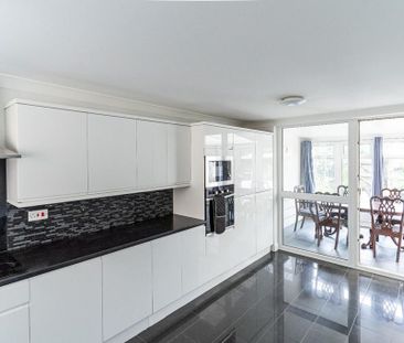 4 bedroom end of terrace house to rent - Photo 2