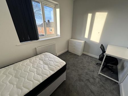 6 bedroom semi-detached house to rent - Photo 4