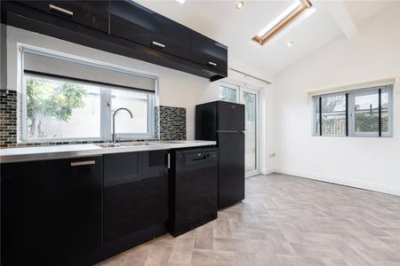 244 Foxrock Grove Kill Lane Dublin 18 - Photo 4