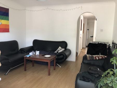 4 bedroom townhouse to rent - Photo 2