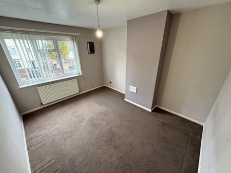 Menin Road, Tipton - Photo 4