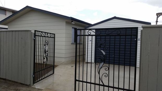 LOVELY TIDY 3 BEDROOM HOME - Photo 1