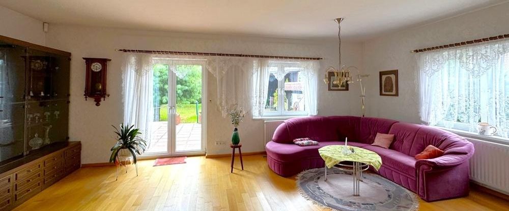 möbliertes Einfamilienhaus mit ca. 180 m² Wohnfläche, 6 Zimmern und Pool in Ahrensfelde - Photo 1